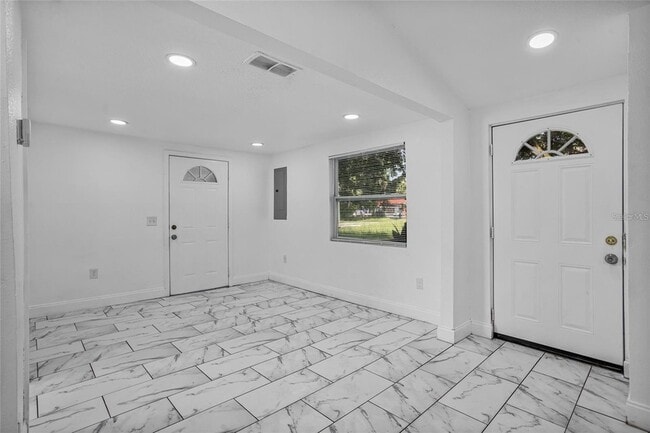 Building Photo - 906 Celery Ave