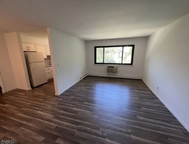 Building Photo - 401 US-22