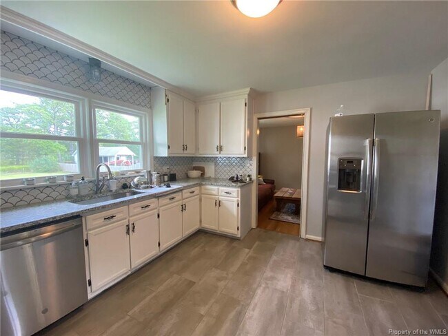 Building Photo - 112 Sunset Dr