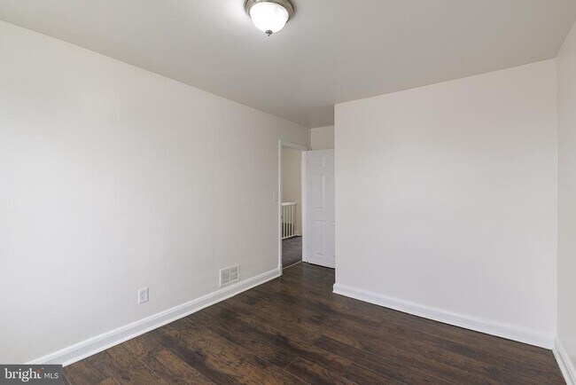 Building Photo - 3902 Erdman Ave