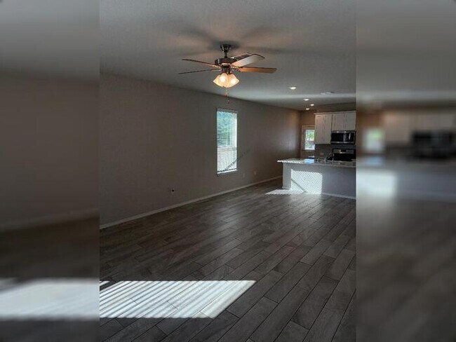 Foto del edificio - 270 Jaycen Ln