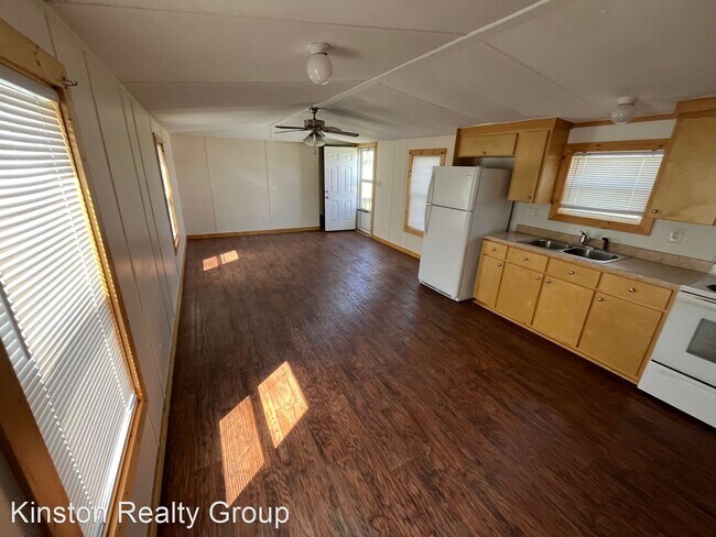 Building Photo - 3 br, 2 bath House - 3085 W. Pleasant Hill...