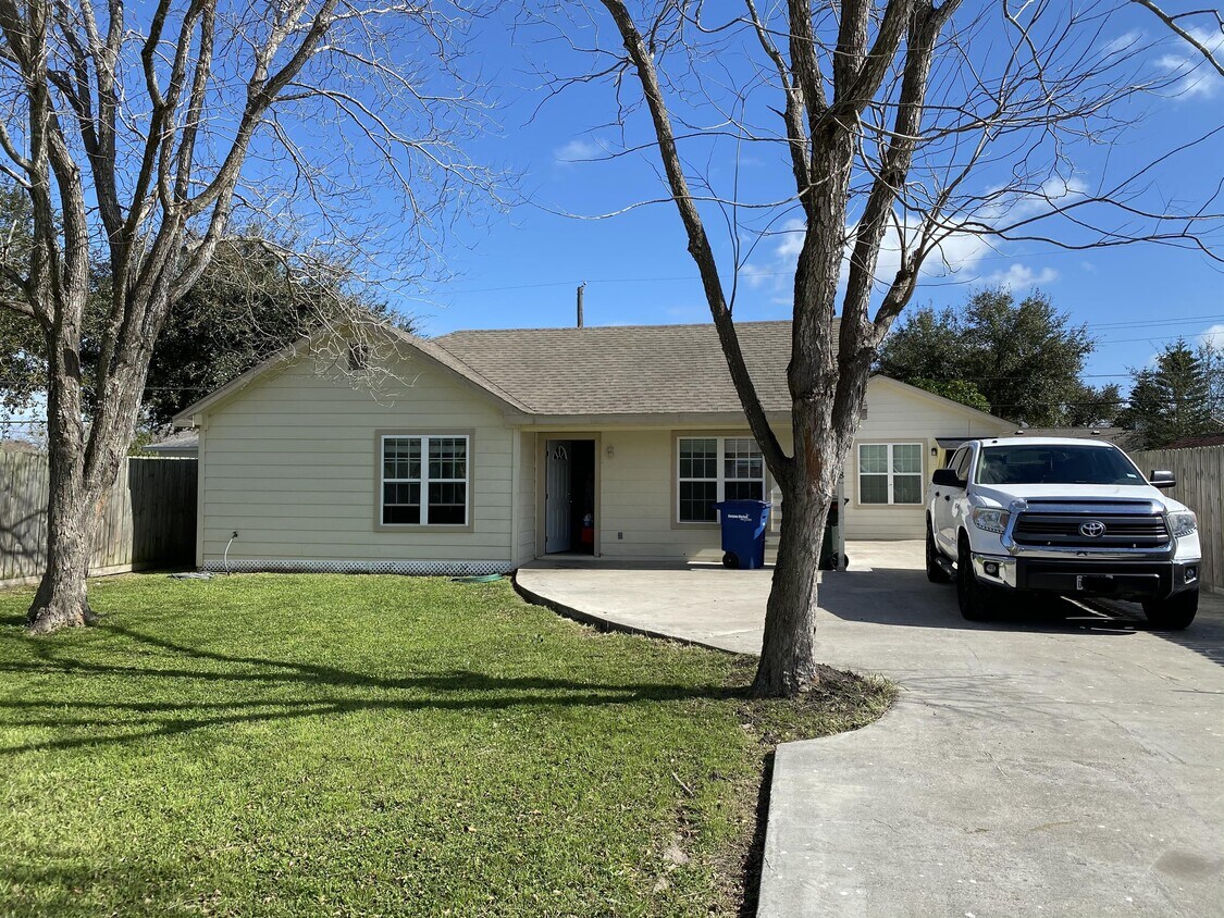 Primary Photo - 418 Villa Dr