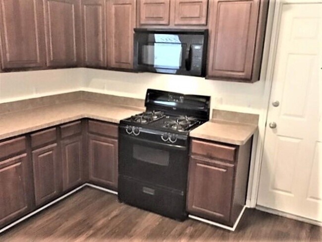 Foto del edificio - 5702 Rocky Trail Dr