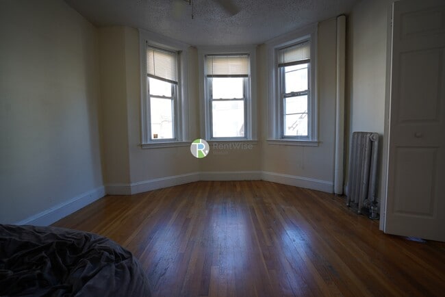 Building Photo - 5-11 Barrows St
