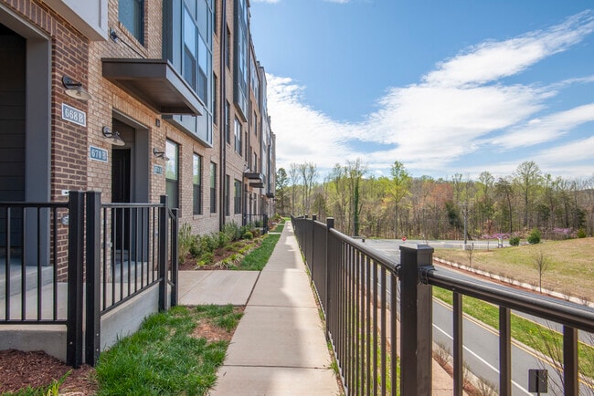Building Photo - 674 Noush Ct