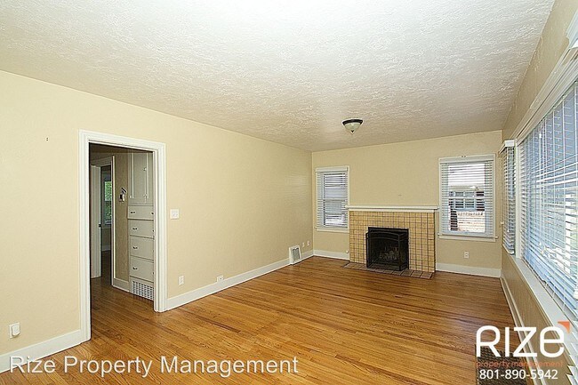 Building Photo - 3 br, 2 bath House - 2751 Brinker Ave