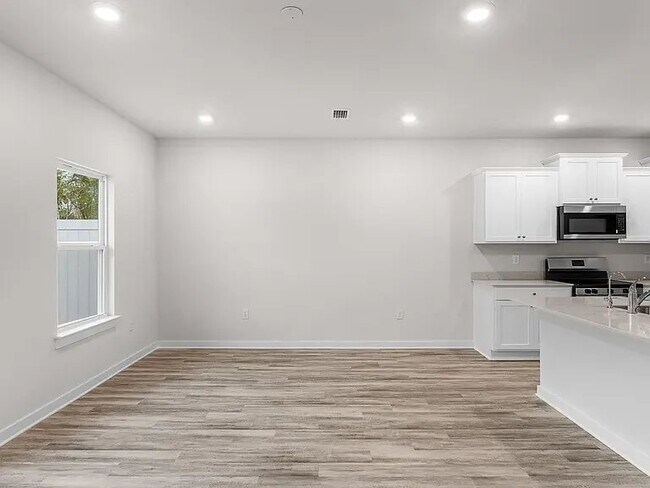 Building Photo - 25 S Main Deck Dr