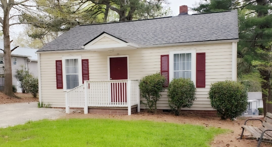 This charming Cap Cod style cottage is a 2 bed and single bath home that has been beautifully renova - 174 Enota Ave NW