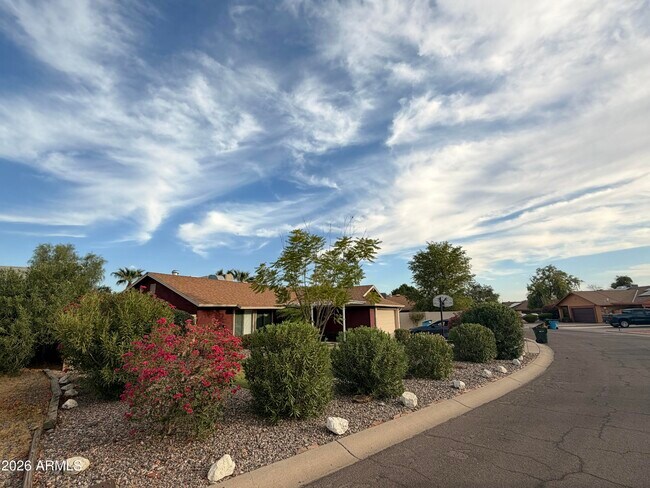 Building Photo - 16015 N 47th Dr