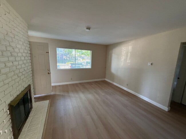 Building Photo - $2,695 - 2 Bd/1 Ba Duplex with remodeled kitchen and bath in Gilroy-Large backyard