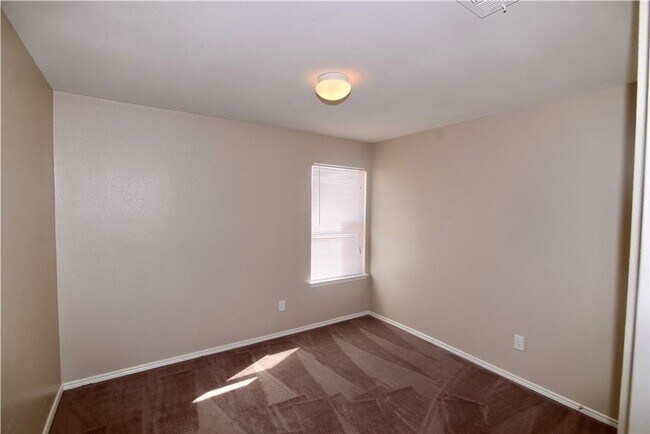 Building Photo - Spectacular 4 bedroom home!  Call to view ...
