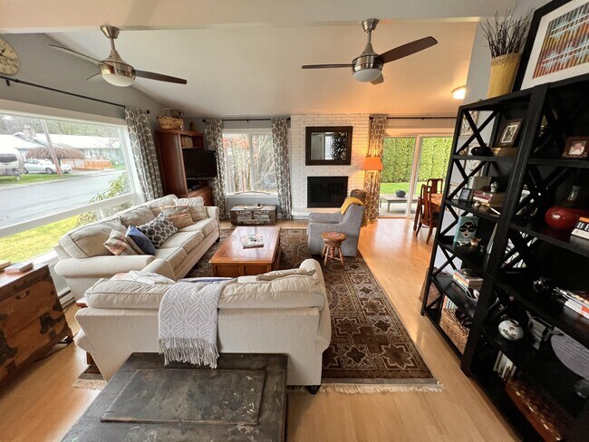 Foto del edificio - 3513 Hawthorne Pl SE