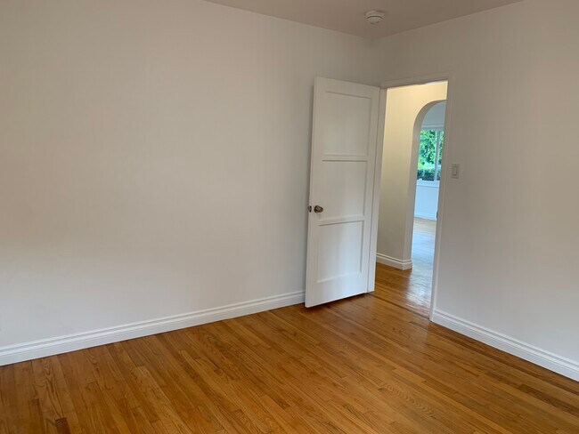 Foto del edificio - 3172 Rowena Ave