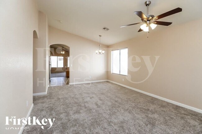 Foto del edificio - 930 E Nardini St