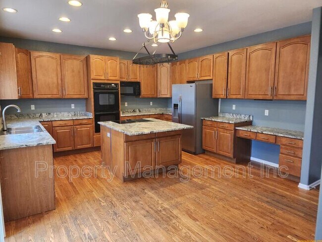 Building Photo - 5198 Sunset Ridge Dr