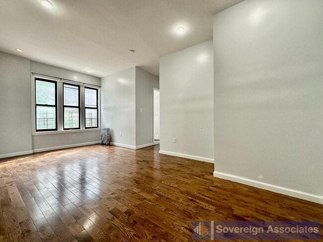Building Photo - 518 W 204th St
