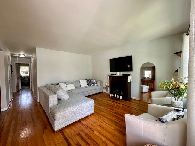 Foto del edificio - 98 Hawthorne Ave