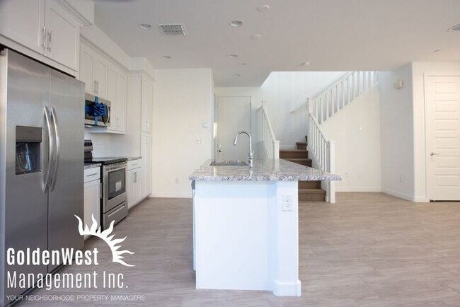 Building Photo - Newly Built Condo 3 Bedroom 2.5