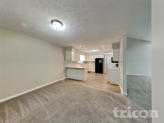 Building Photo - 3014 Silver Fox Dr