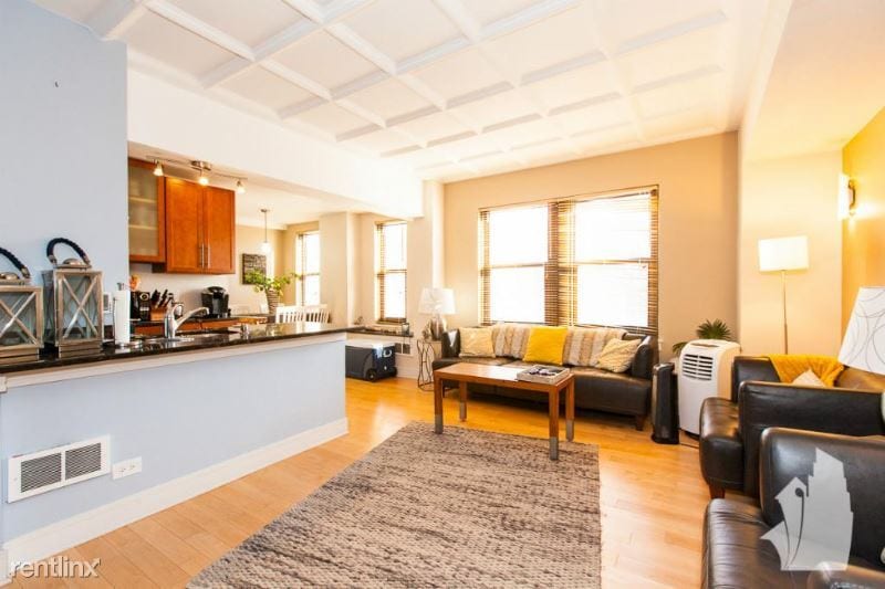 Foto principal - 1213 N LaSalle Dr