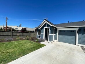 Building Photo - 20656 SE Iron Horse Ln