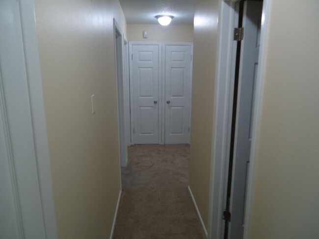 Foto del edificio - 4 Bed/2 bath/1 car garage in quiet NW Reno...