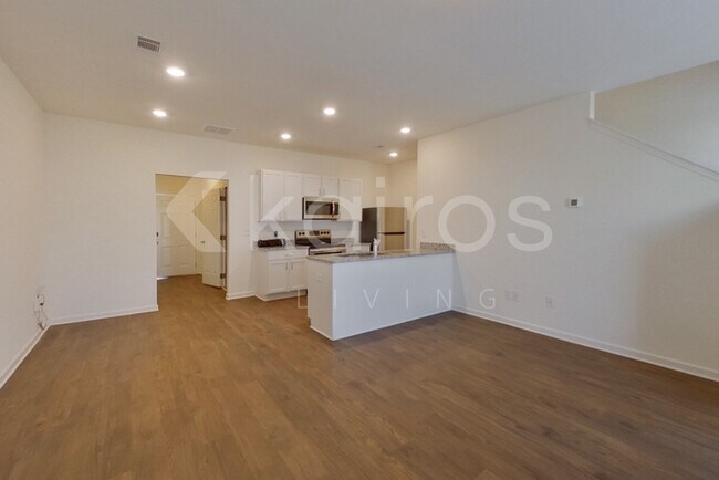 Building Photo - 226 Long Is Dr