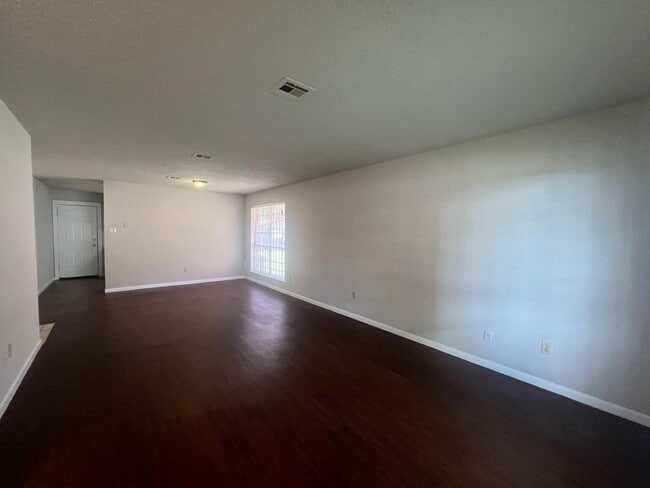Foto del edificio - 6517 Dunn Dr