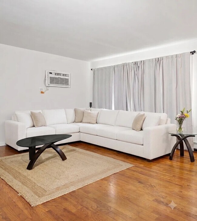 Foto del edificio - 2453 1st St