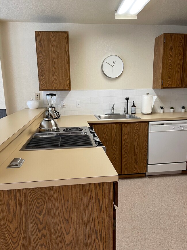 Fully Stocked Kitchen - 7080 Lincoln Park Way SW