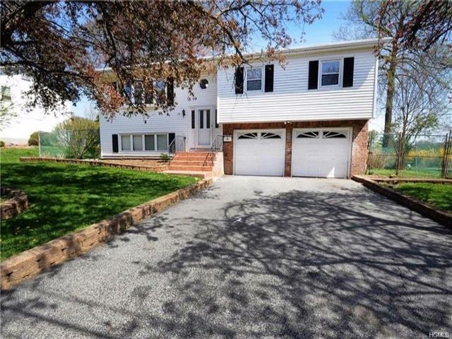 Primary Photo - 28 Hickory Ln