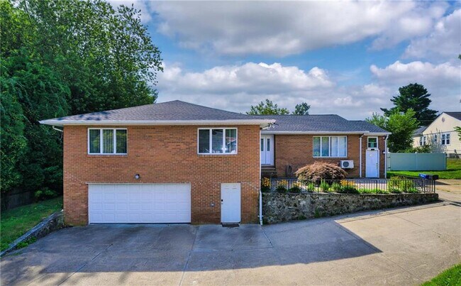 Foto del edificio - 34 Cherry Hill Rd