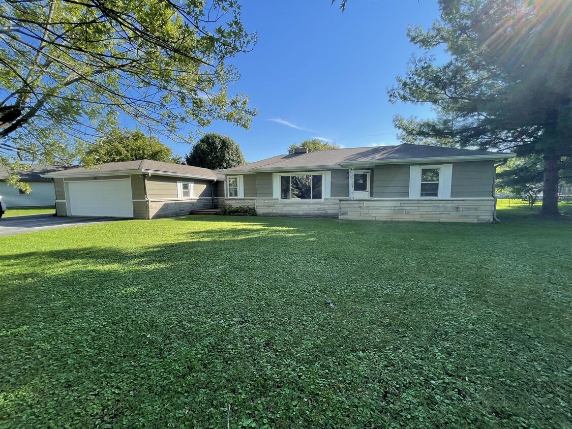 Primary Photo - 395 Schooley Dr