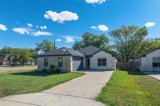 Building Photo - 4800 Rimwood Dr