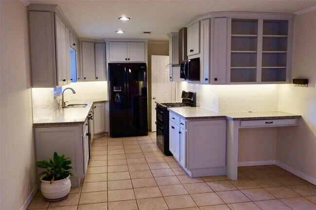 Foto del edificio - 9535 Meadowglen Ln