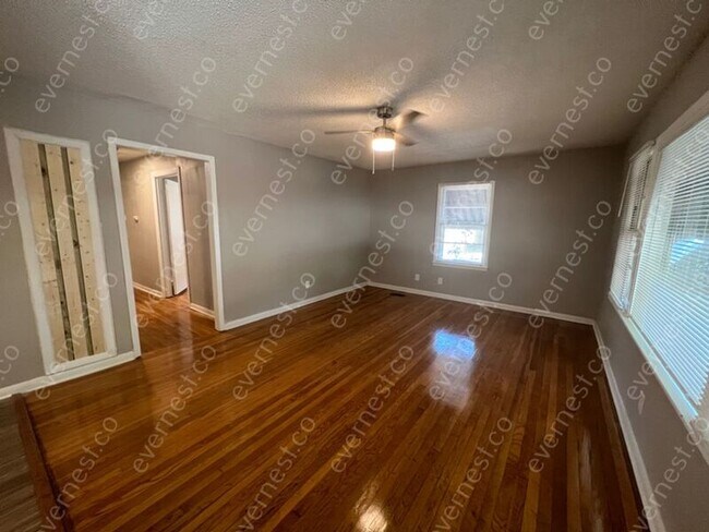 Foto del edificio - 4801 West St