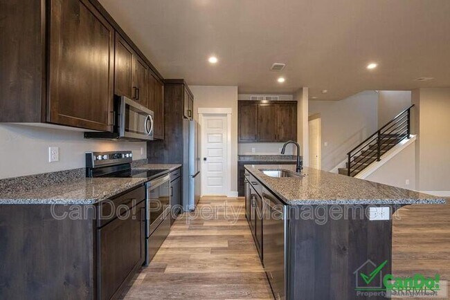 Building Photo - 3021 Sunburst Dr.