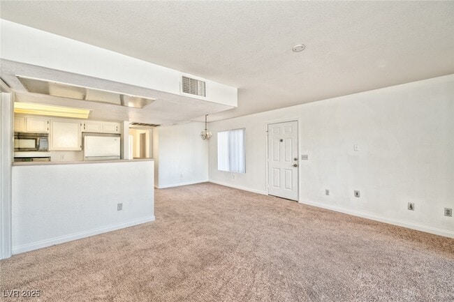 Building Photo - 8070 W Russell Rd