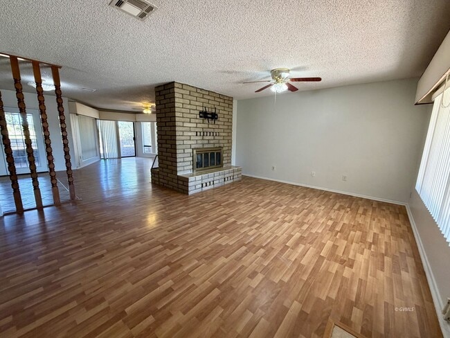 Building Photo - 3028 S Fairway Ave