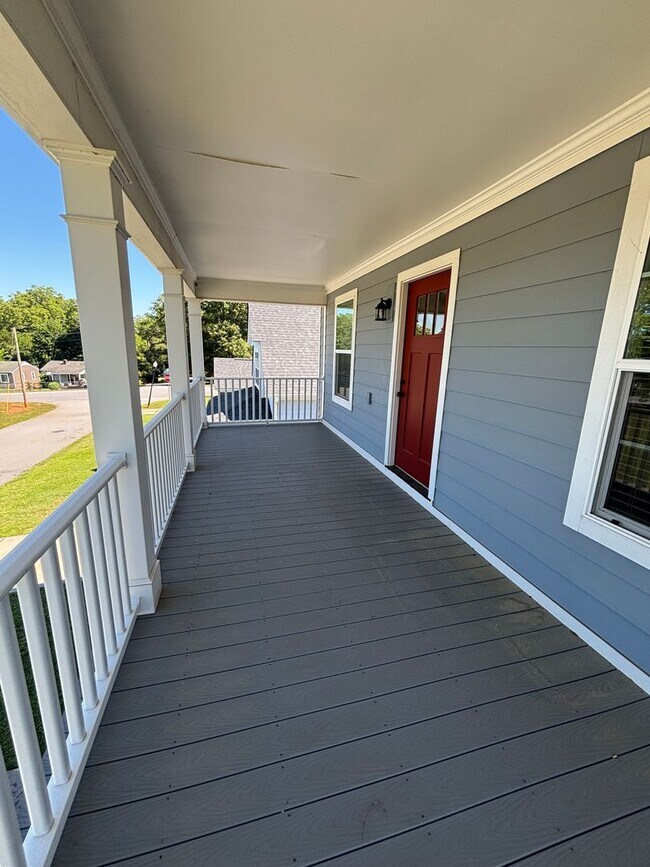 Foto del edificio - Beautiful 3 Bedroom, 2 Bathroom Stacked Duplex in Anderson, SC
