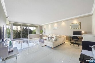 Building Photo - 5 Horizon Rd
