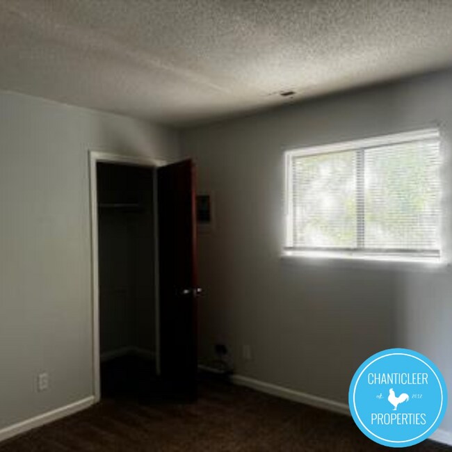 Building Photo - 1501 Chapel Hill Rd