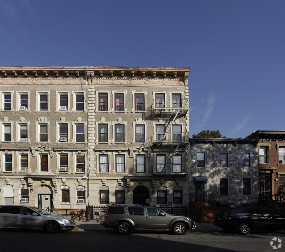 Building Photo - 693 Madison St