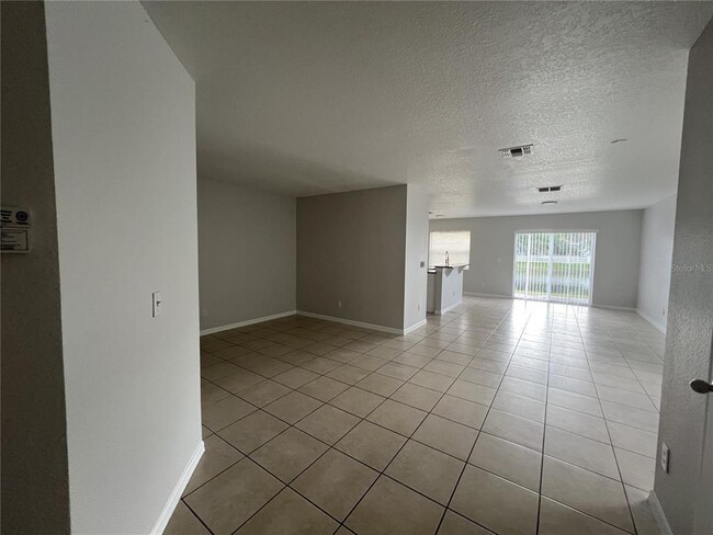 Foto del edificio - 572 Cresting Oak Cir