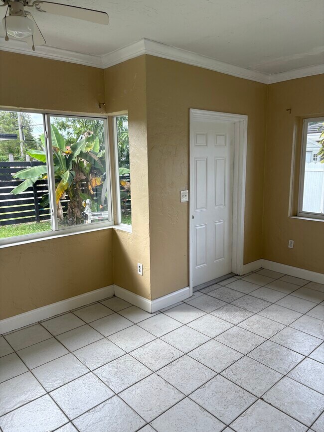 Foto del edificio - 277 NE 111th St