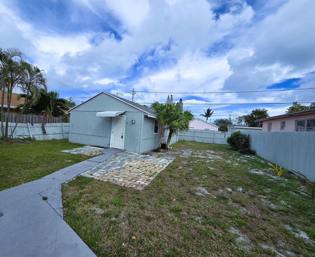 Primary Photo - 910 N J St