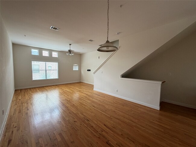 Foto del edificio - 8715 Meadowcroft Dr