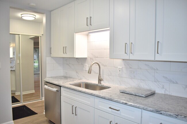 Foto del edificio - 928 E Old Willow Rd