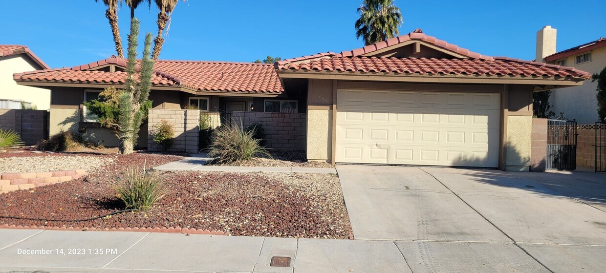 Primary Photo - Gorgeous 3bed / 2bath home nestled in a gr...